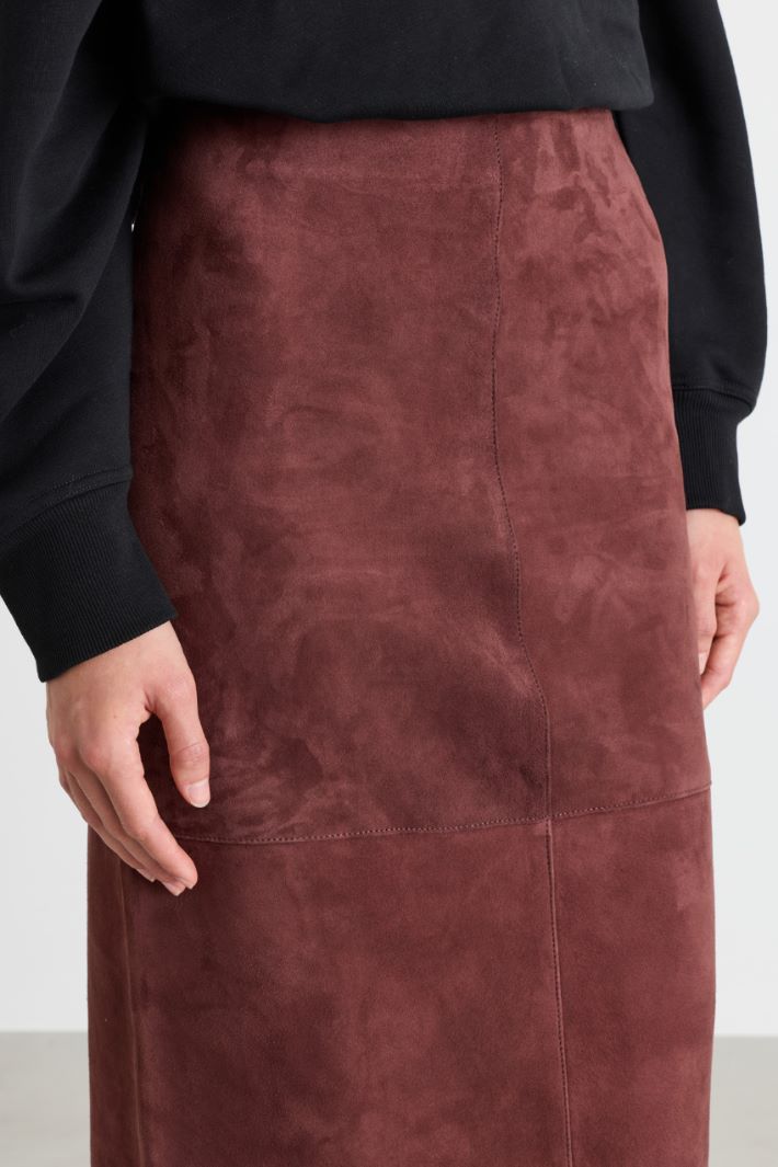Suede Pencil Skirt with Vent - BORDEAUX - Intrend - 3