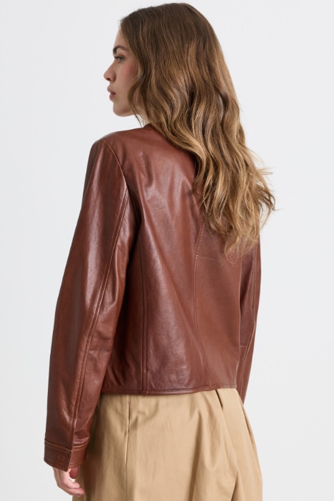 Chaqueta entallada de piel