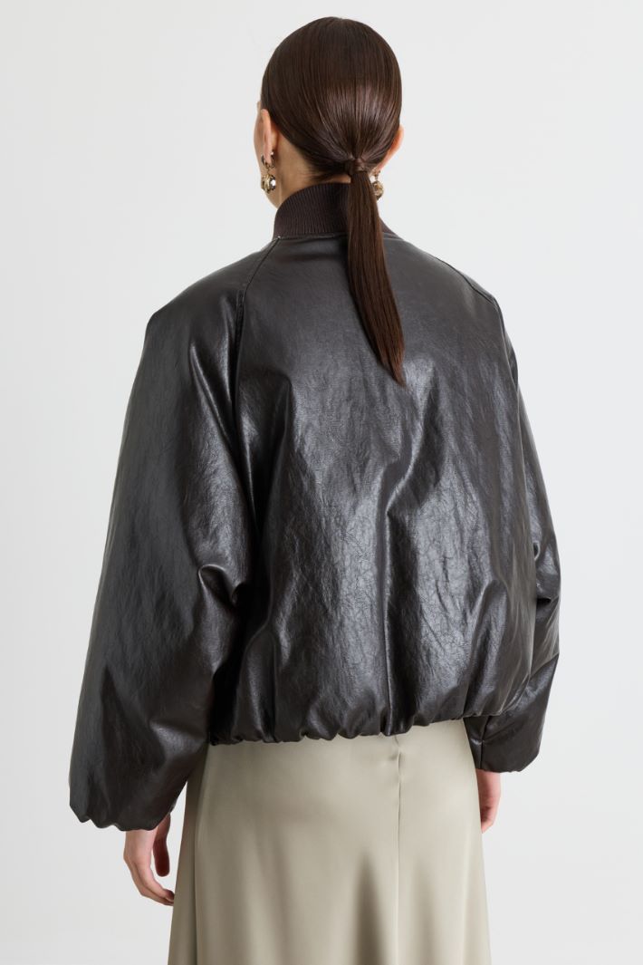 Cropped bomber jacket in coated jersey - BROWN - Intrend - 4
