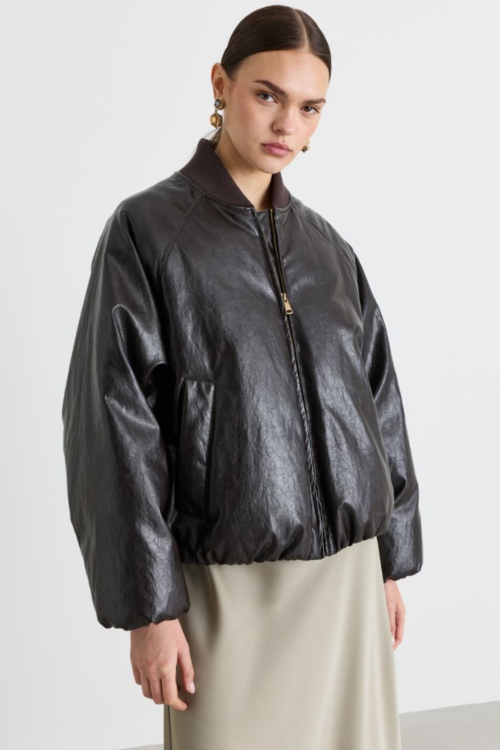 Cropped bomber jacket in coated jersey - BROWN - Intrend - 2