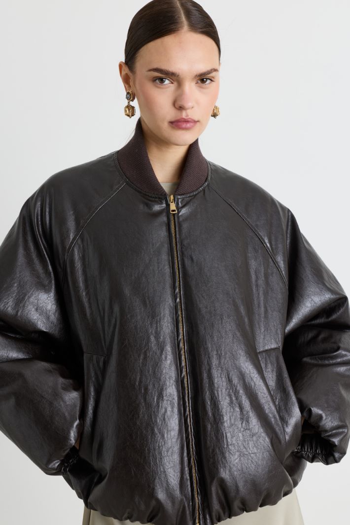 Cropped bomber jacket in coated jersey - BROWN - Intrend - 3