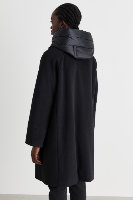 Cappotto in panno con cappuccio rimovibile
