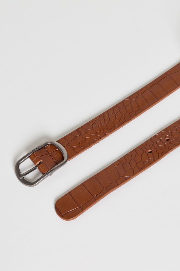 Croc-effect leather belt - BROWN - Intrend - 2