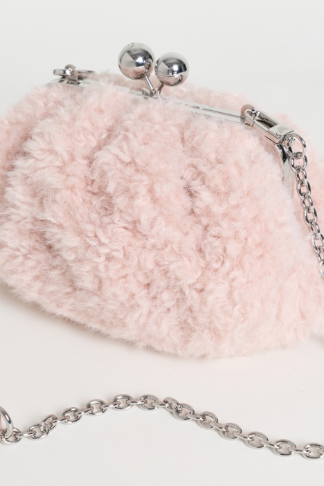 Clutch in tessuto morbido e caldo