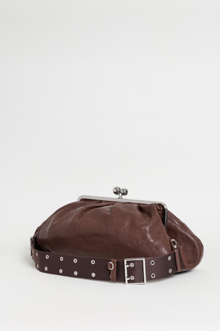 Soft leather clutch bag - BROWN - Intrend - 2
