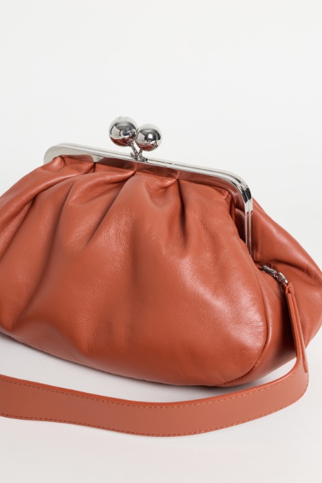 Clutch in pelle con doppia tracolla