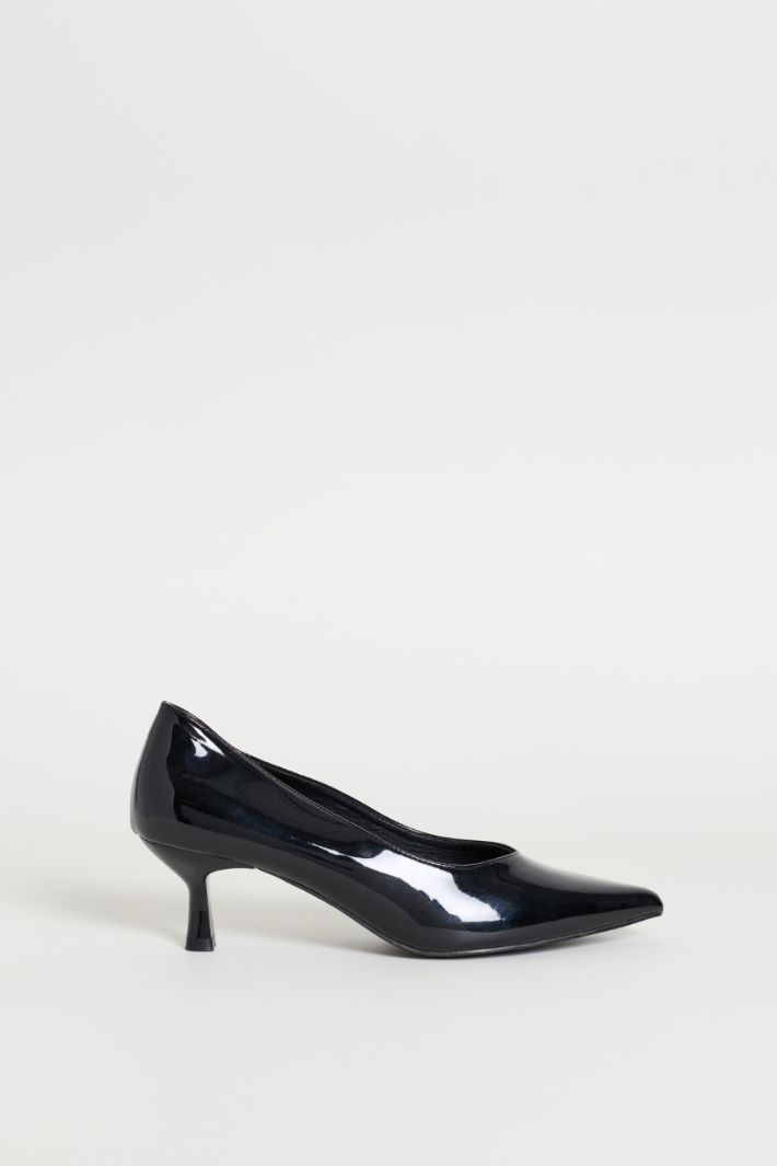 Low-Heeled Court Shoes - BLACK - Intrend