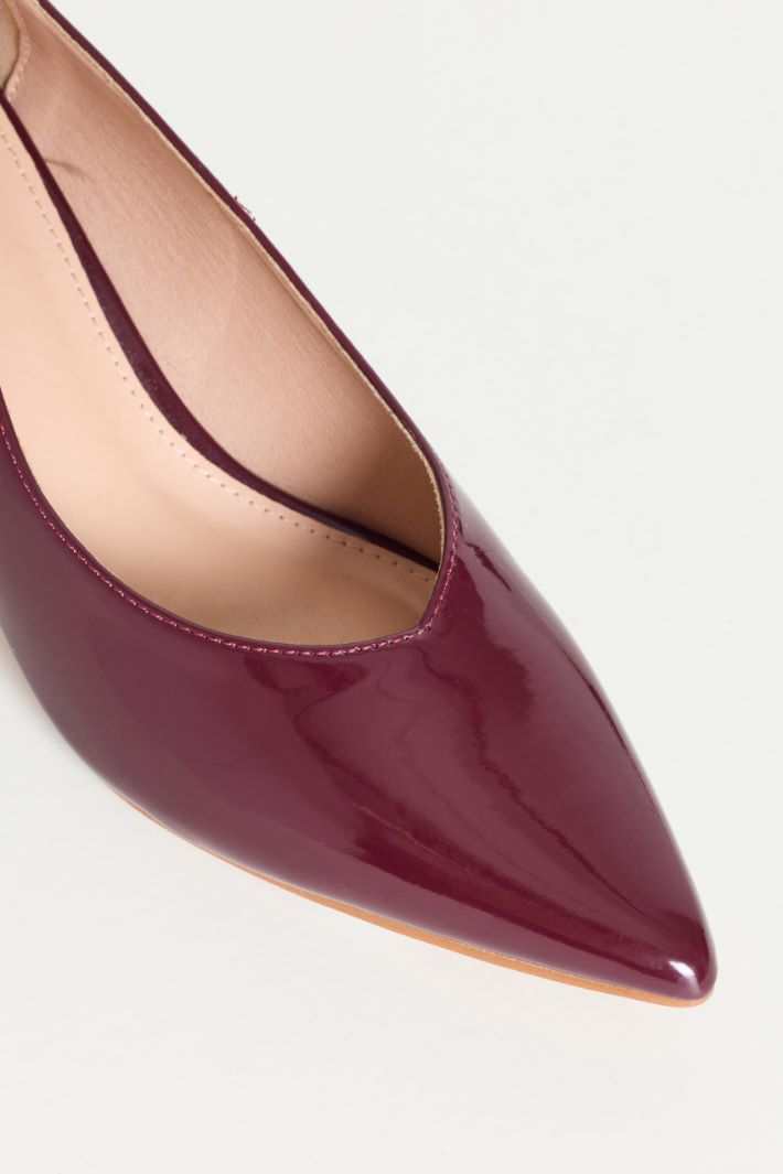 Low-Heeled Court Shoes - BORDEAUX - Intrend - 4