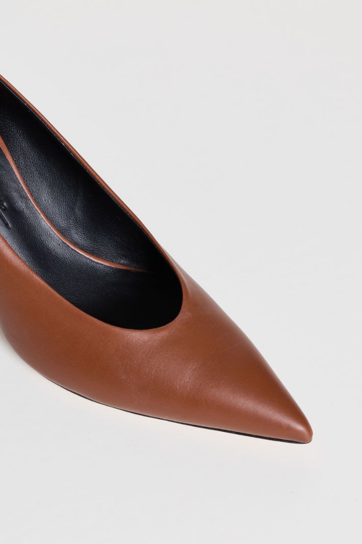 Polished Leather Pumps - BROWN - Intrend - 4