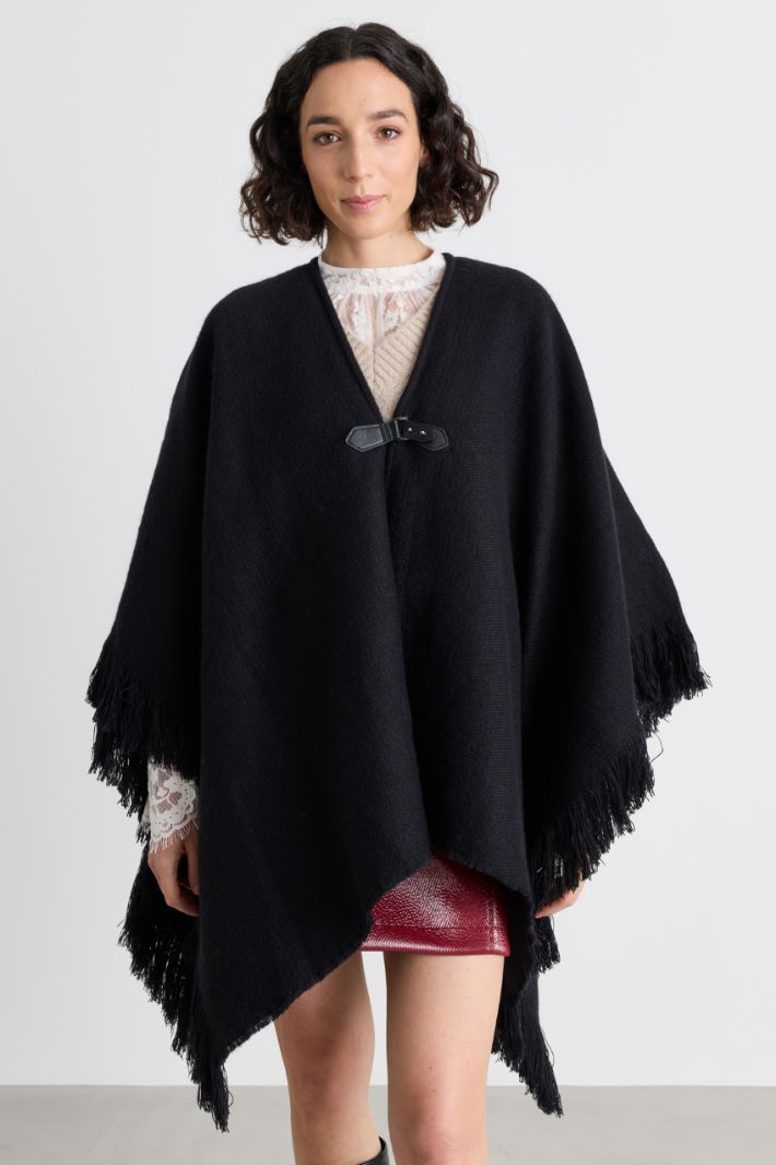 Buckled Poncho - BLACK - Intrend - 3