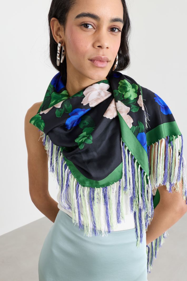 Fringed printed scarf - BLACK GREEN - Intrend