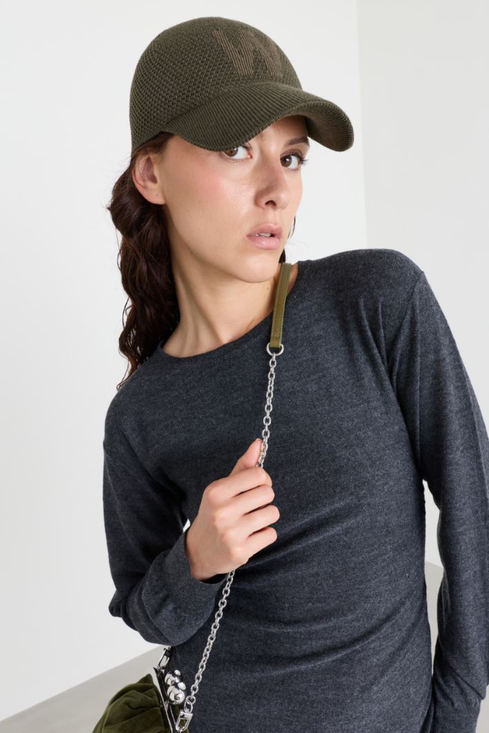 Knitted baseball cap - GREEN - Intrend