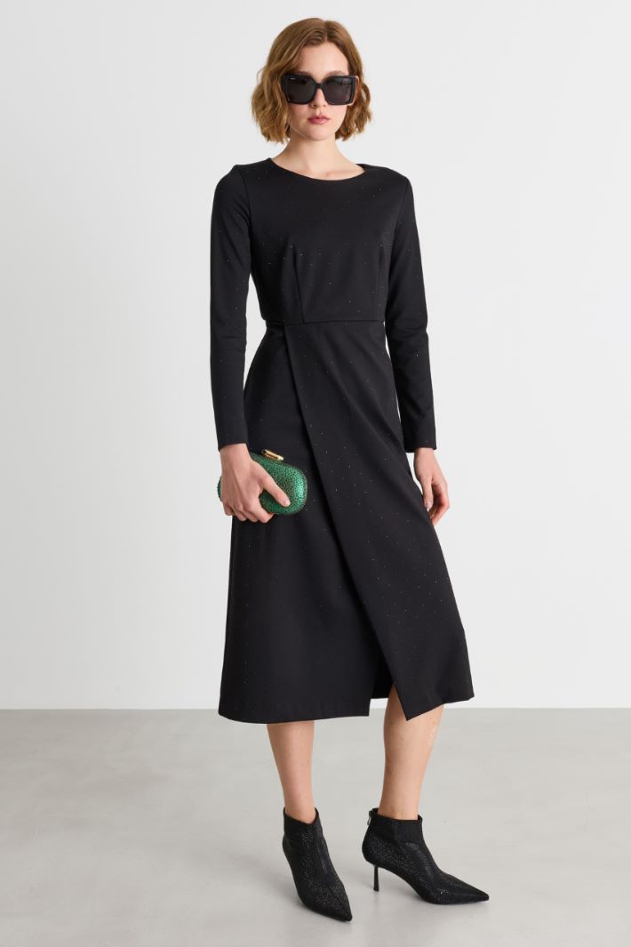 Semi-fitted sequinned jersey dress - BLACK - Intrend