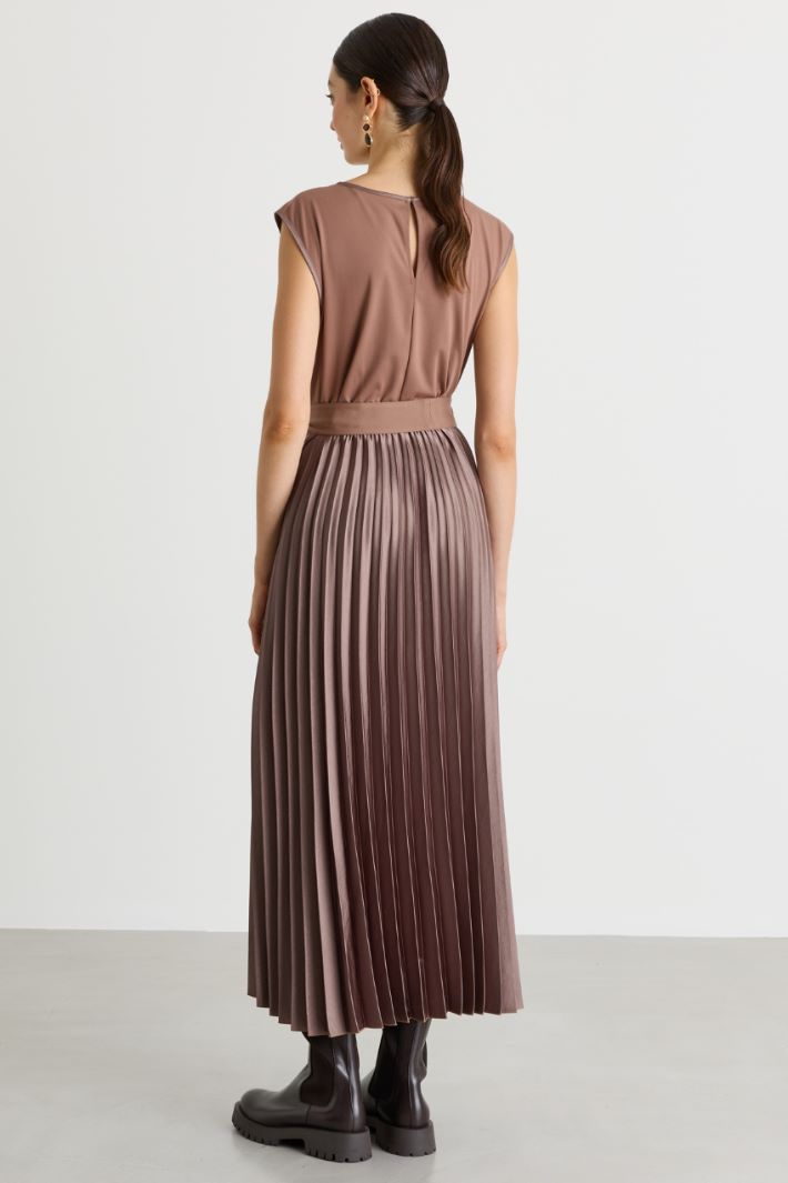 Jersey dress with a plissé-soleil skirt - BROWN - Intrend - 4