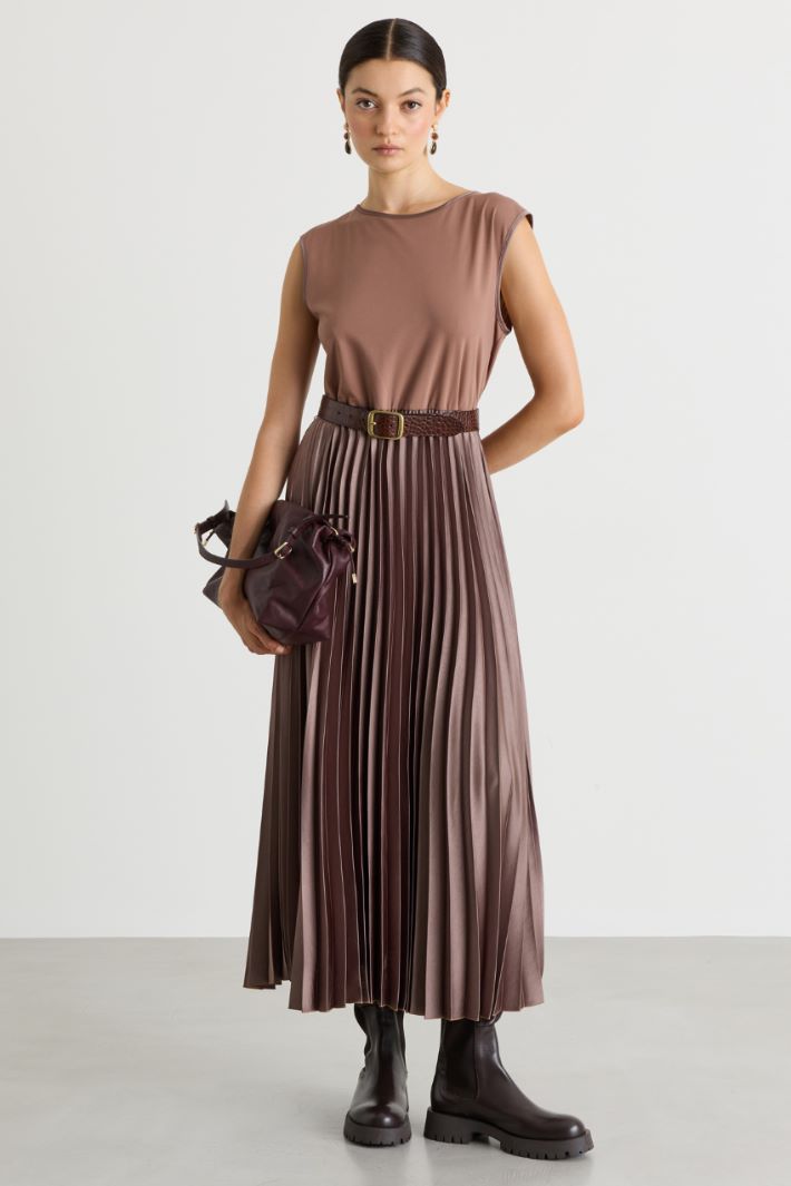 Jersey dress with a plissé-soleil skirt - BROWN - Intrend