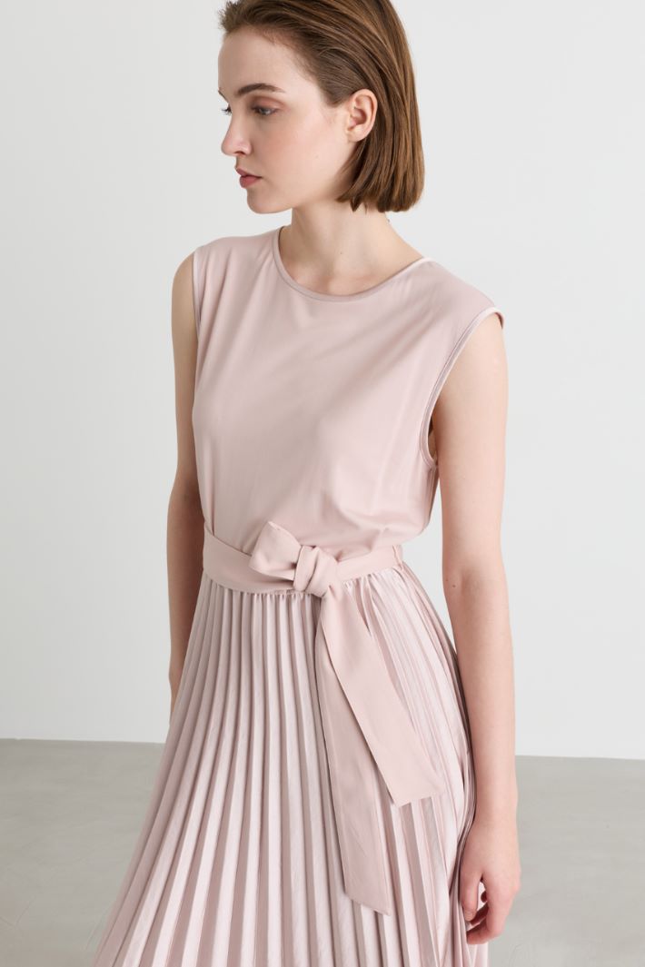 Jersey dress with a plissé-soleil skirt - PINK - Intrend - 3