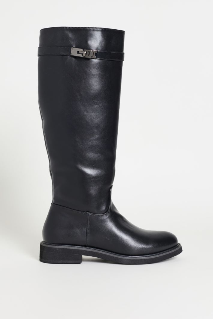 Bota con hebilla joya - NEGRO - Intrend