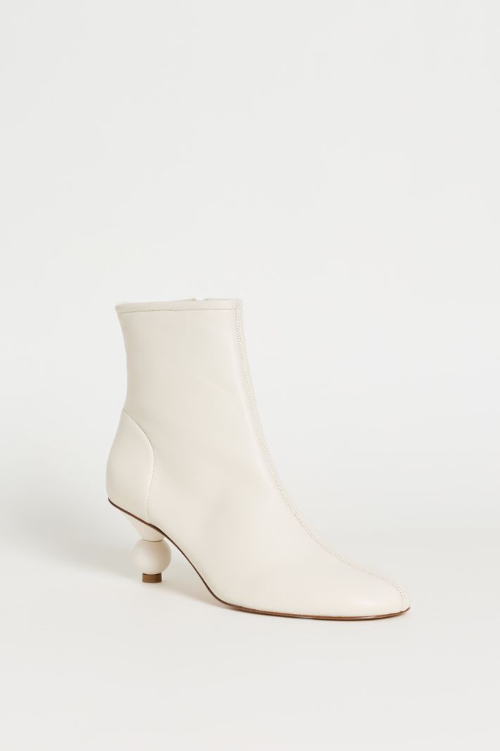 Boule Heel Ankle Boots - WHITE - Intrend - 2