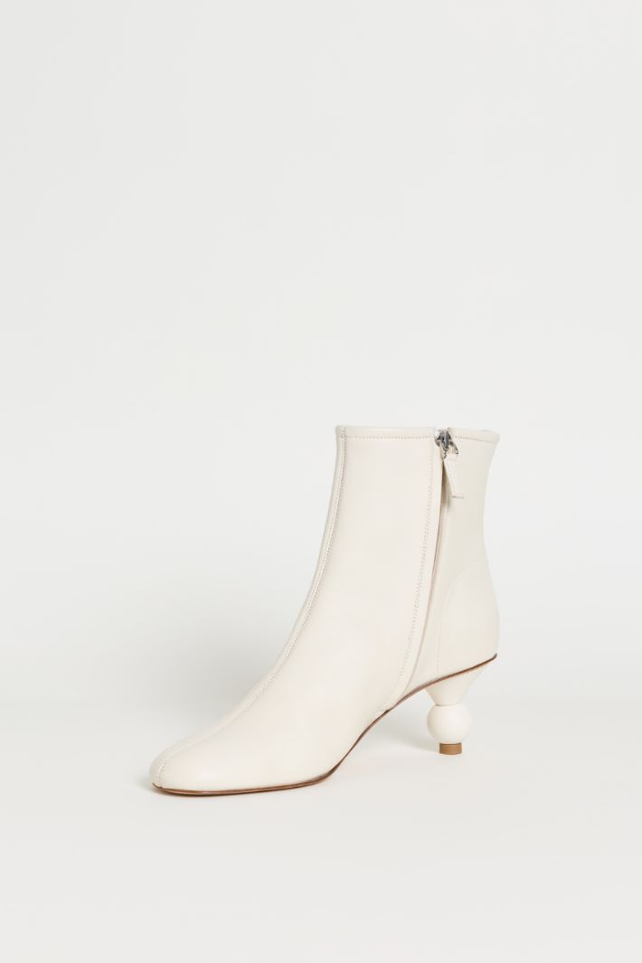 Boule Heel Ankle Boots - WHITE - Intrend - 3