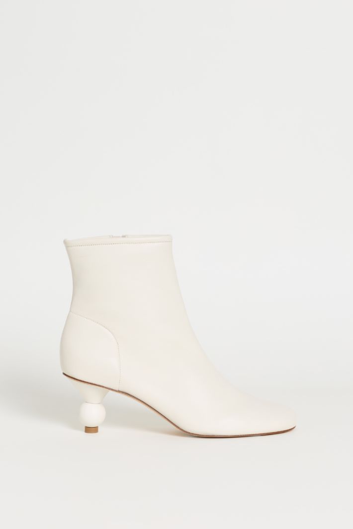 Boule Heel Ankle Boots - WHITE - Intrend