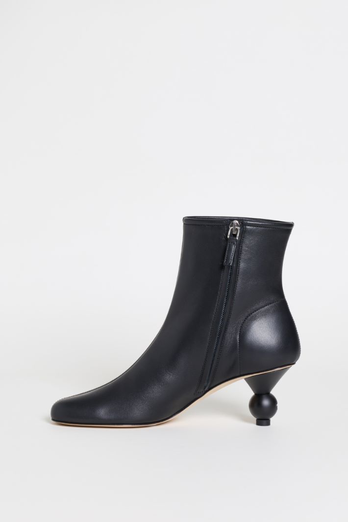 Boule Heel Ankle Boots - BLACK - Intrend - 3