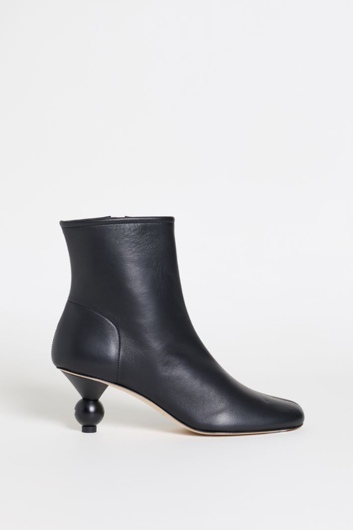 Boule Heel Ankle Boots - BLACK - Intrend