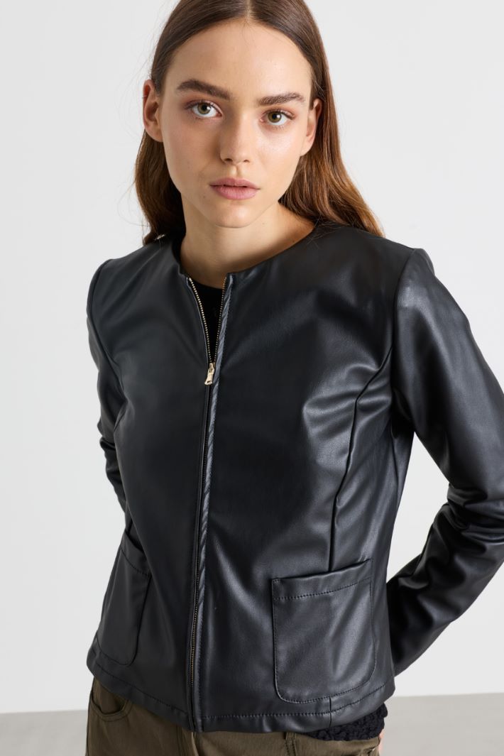Short coated jersey jacket - BLACK - Intrend - 3