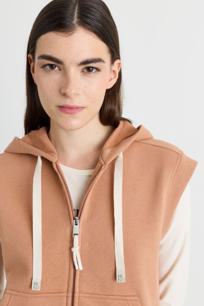 Gilet boxy in felpa - CAMMELLO - Intrend - 3