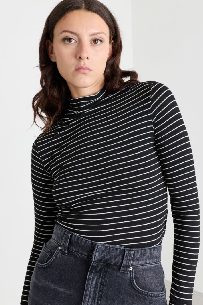 Top con collo alto - NERO BIANCO - Intrend - 3