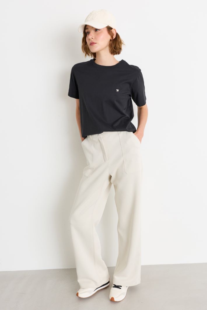T-shirt con ricamo - NERO - Intrend