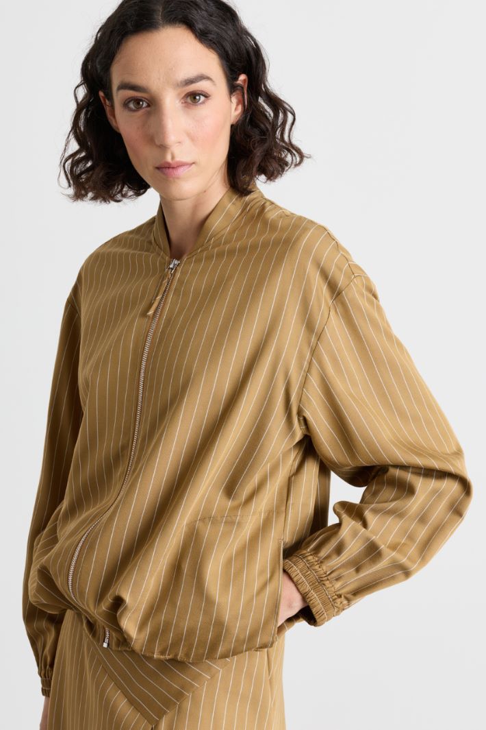 Pinstripe bomber jacket in fluid twill - CAMEL - Intrend - 3