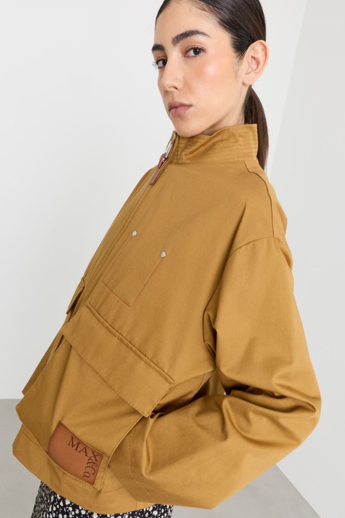 Gabardine jacket with oversized pockets - CAMEL - Intrend - 3