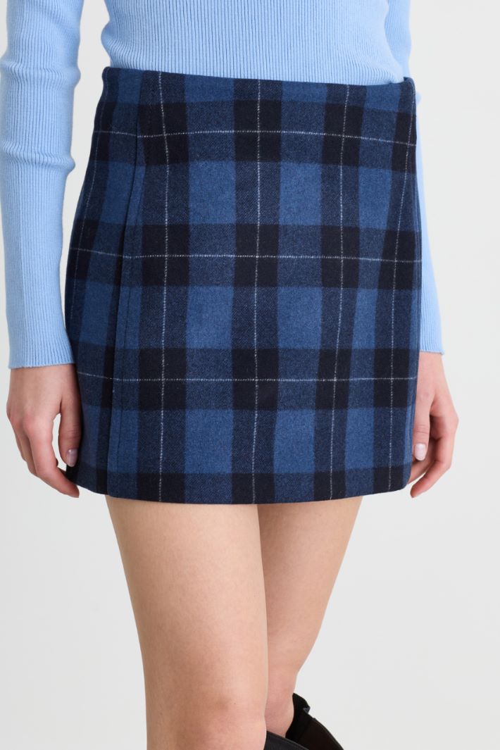 Double-faced miniskirt - BLUE BLACK - Intrend - 3