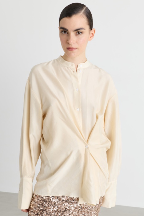 Blusa con drappeggio - Intrend