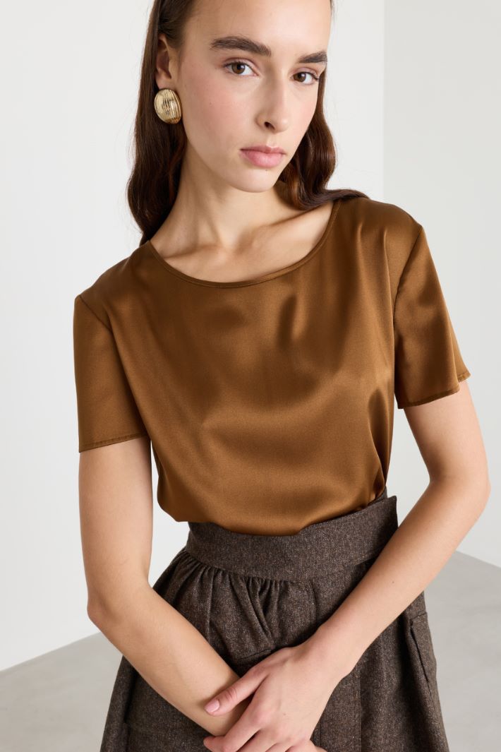 Top in raso di seta stretch - MARRONE - Intrend - 3