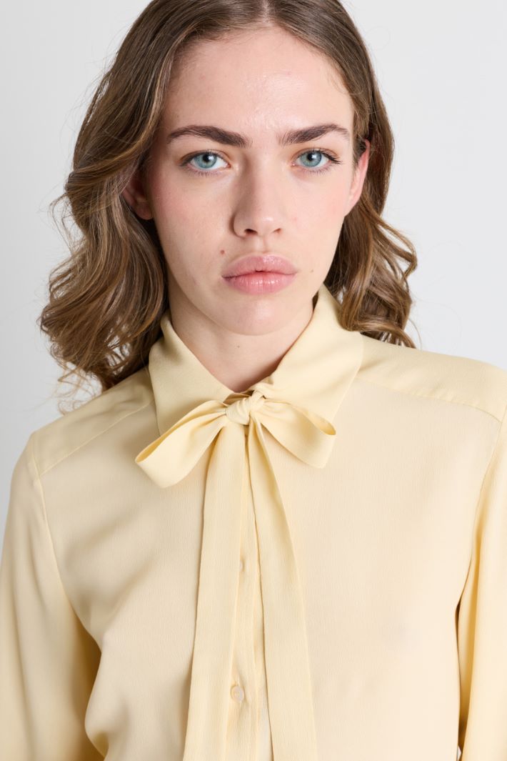 Blusa in crepe de chine - GIALLO - Intrend - 3