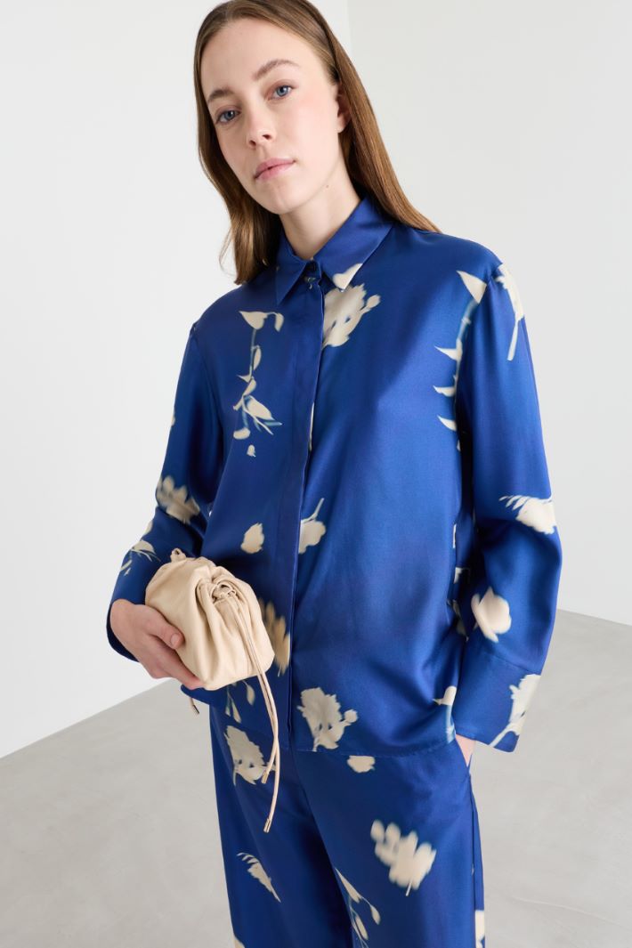 Blusa in twill di seta stampata - BLU BIANCO - Intrend - 2
