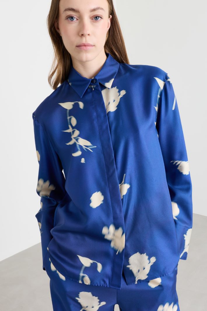 Blusa in twill di seta stampata - BLU BIANCO - Intrend - 3