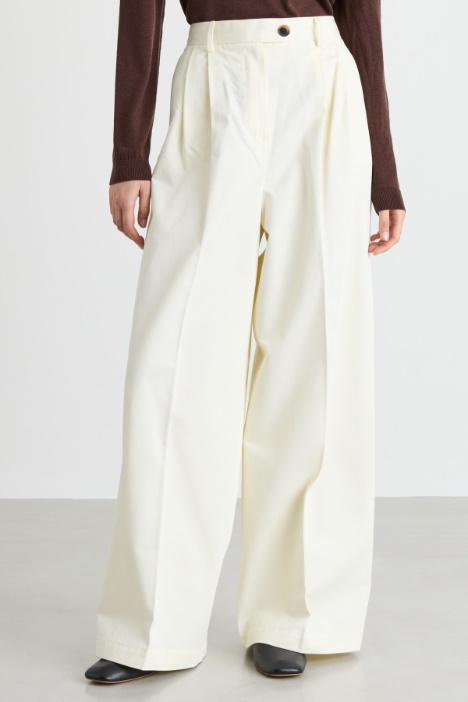 Pantalone ampio in gabardina