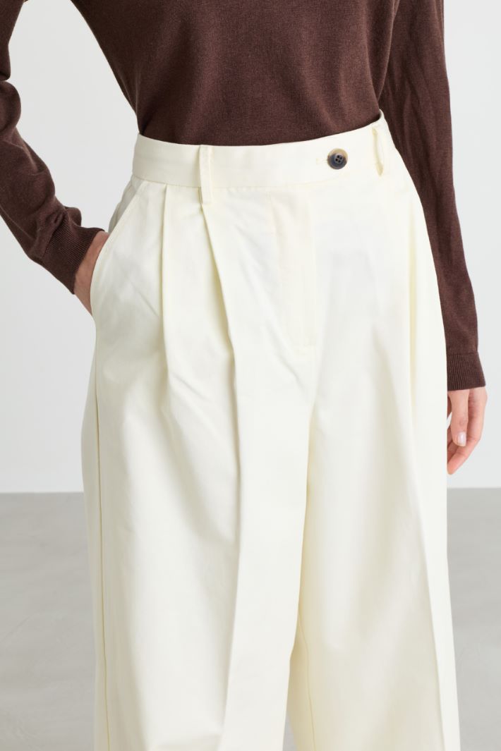 Wide-leg gabardine trousers - WHITE - Intrend - 3
