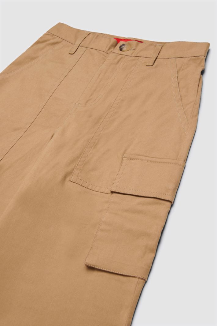 Gabardine cargo trousers - CAMEL - Intrend - 3