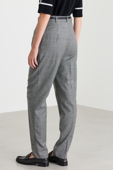 Pantalone carrot in flanella di lana