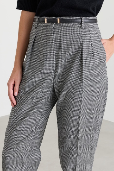 Pantalone carrot in flanella di lana