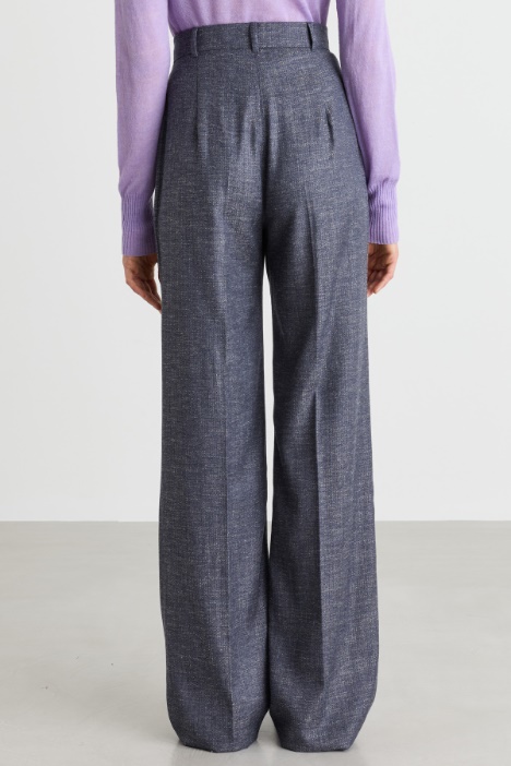 Pantalone dritto con piega stirata