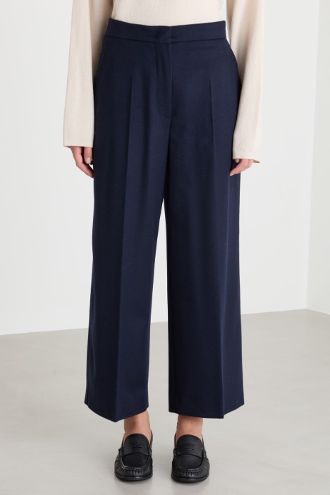 Pantalone crop in lana leggera