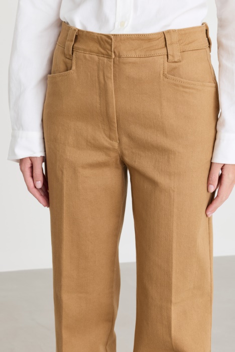 Pantalone in drill di cotone con risvolto
