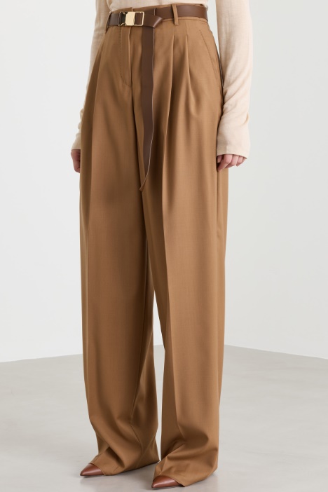 Pantalone con cintura lunga in tessuto spalmato