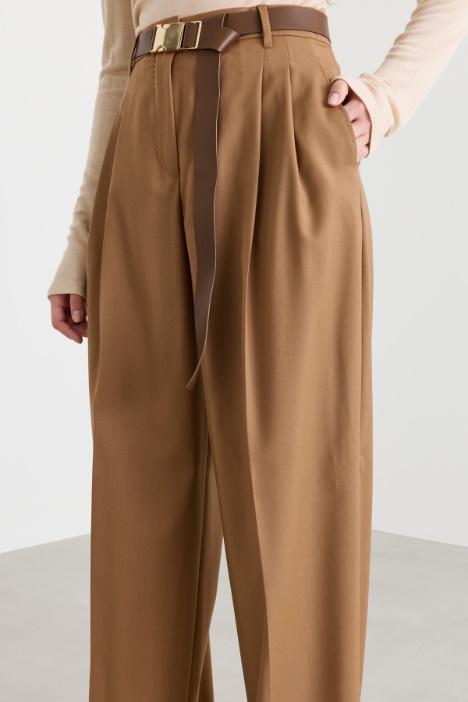 Pantalone con cintura lunga in tessuto spalmato