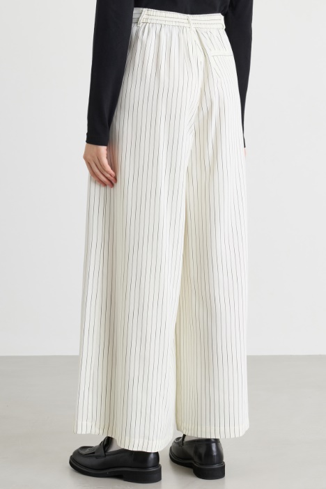 Pantalone ampio in twill fluido