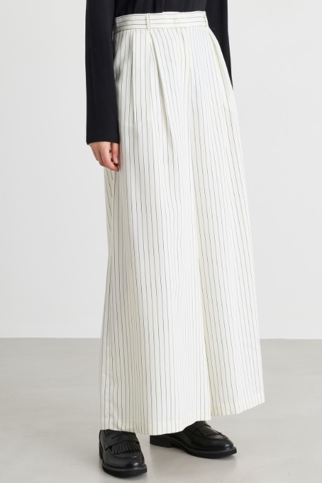 Pantalone ampio in twill fluido